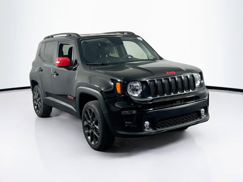 Used 2023 Jeep Renegade Latitude image 3