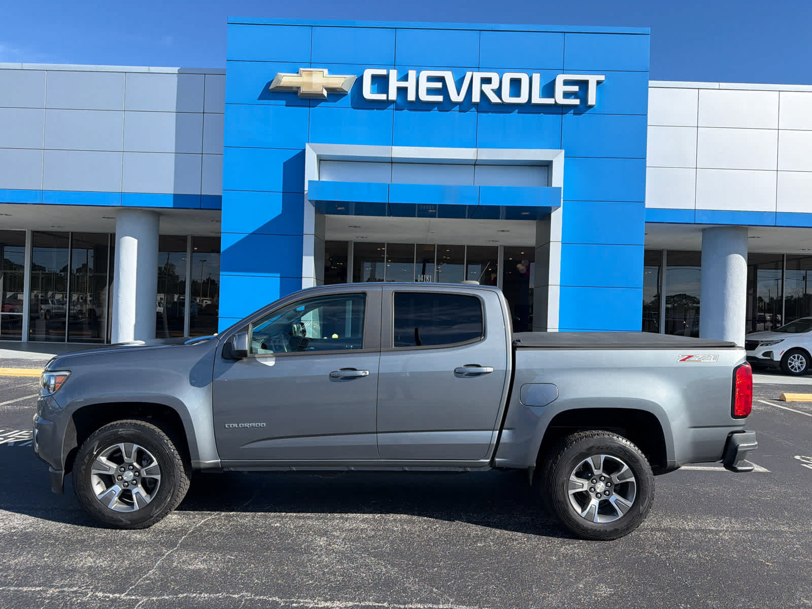 Used 2019 Chevrolet Colorado Z71 AWD/4WD image 2