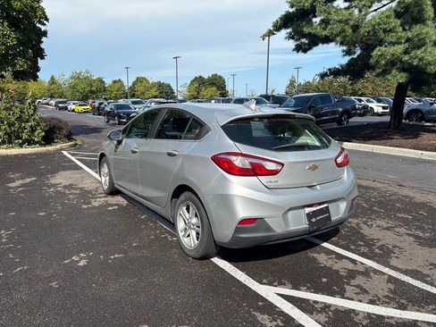 Used 2017 Chevrolet Cruze LT w/ Convenience Package FWD image 5