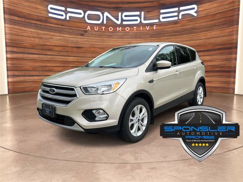 Used 2017 Ford Escape SE AWD/4WD image 1