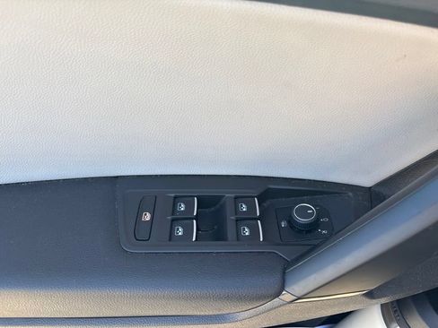 Used 2019 Volkswagen Tiguan SE w/ Panoramic Sunroof Package AWD/4WD image 26