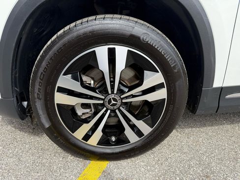 Used 2025 Mercedes-Benz GLA 250 4MATIC w/ Winter Package image 40