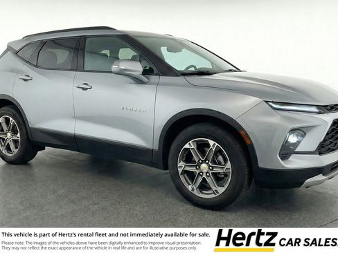 Used 2025 Chevrolet Blazer LT FWD image 1