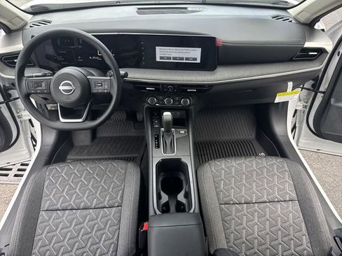 Used 2025 Nissan Kicks SV image 9