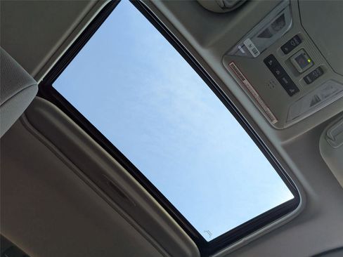 Used 2021 Toyota RAV4 XLE image 23