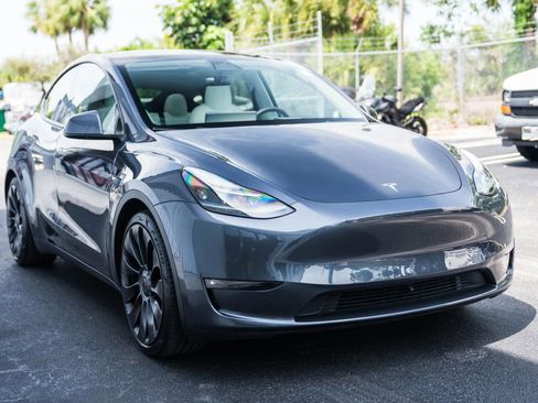 Used 2022 Tesla Model Y Performance AWD/4WD image 12