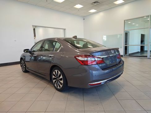 Used 2017 Honda Accord Touring image 5
