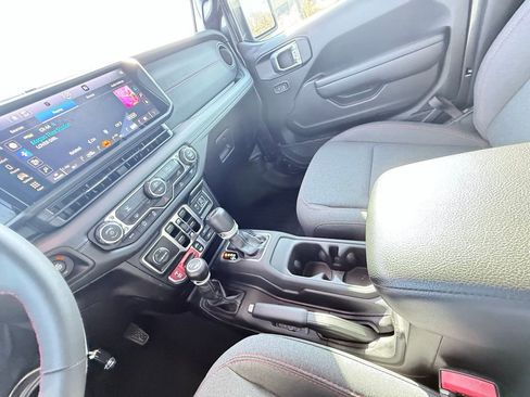 Used 2024 Jeep Gladiator Rubicon image 22