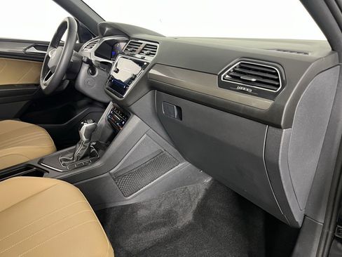 Used 2023 Volkswagen Tiguan SE image 34