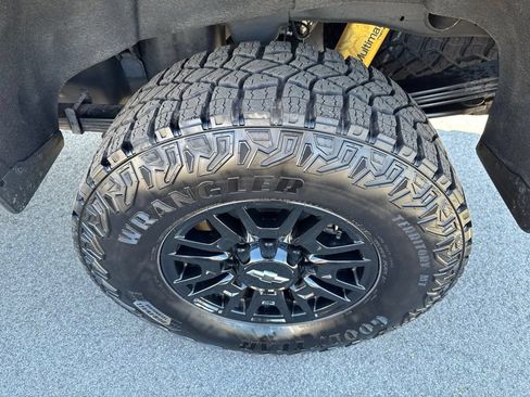 Used 2026 Chevrolet Silverado 2500 ZR2 AWD/4WD image 16
