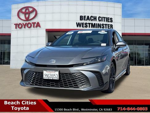 Used 2025 Toyota Camry SE FWD image 5