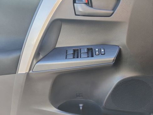 Used 2018 Toyota RAV4 LE image 15