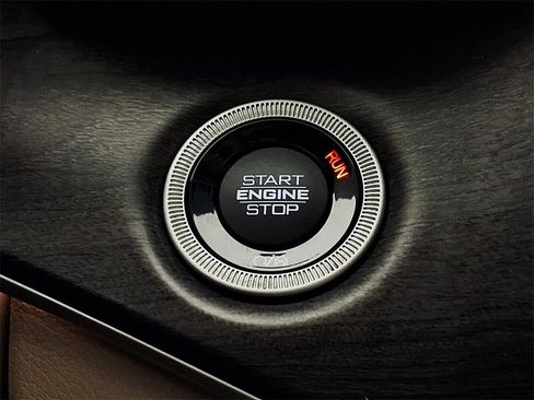 Used 2021 Jeep Grand Cherokee L Limited image 16