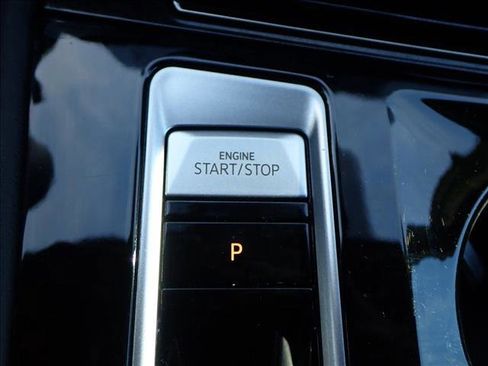 Used 2024 Volkswagen Atlas Cross Sport SE image 25