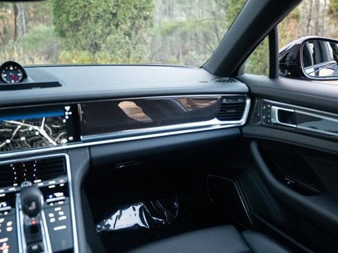 Used 2023 Porsche Panamera 4 Platinum Edition image 29