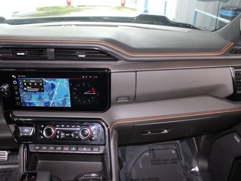 Used 2023 GMC Sierra 1500 AT4 w/ AT4 Premium Package AWD/4WD image 26
