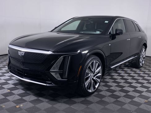 Certified 2024 Cadillac Lyriq Luxury w/ LPO, Floor Liner Package image 18