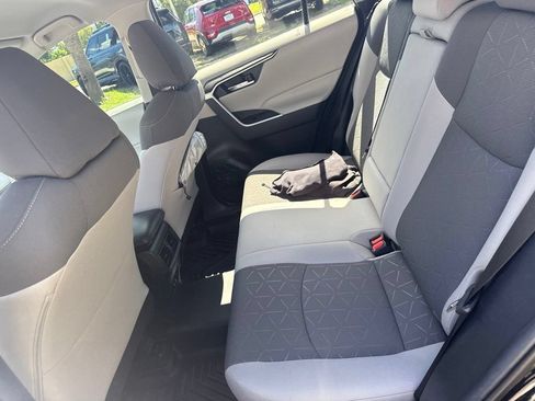 Used 2021 Toyota RAV4 XLE FWD image 8