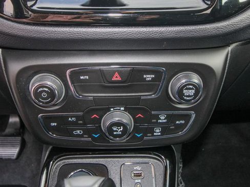 Used 2018 Jeep Compass Limited w/ Navigation Group AWD/4WD image 26