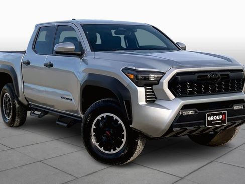 Used 2024 Toyota Tacoma TRD Off-Road image 2