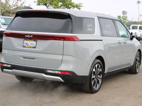 Used 2024 Kia Carnival EX image 5