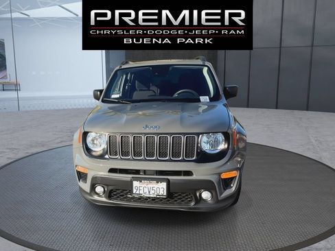 Used 2022 Jeep Renegade Latitude AWD/4WD image 3