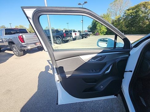 Used 2020 Chevrolet Blazer LT image 12