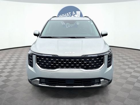 Certified 2025 Kia Carnival SX FWD image 2