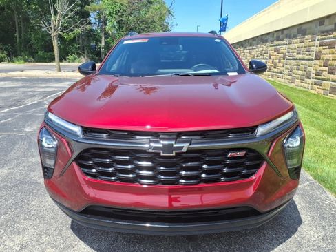 Used 2024 Chevrolet Trax RS w/ Sunroof Package FWD image 3