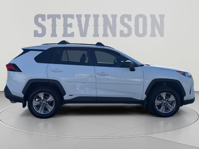 Used 2022 Toyota RAV4 LE AWD/4WD image 6