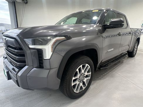 Used 2022 Toyota Tundra SR5 w/ SR5 Premium Package image 4