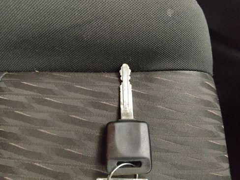 Used 2018 Nissan Rogue S image 32