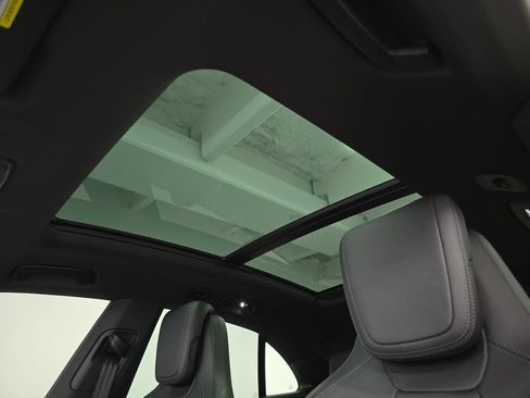 Certified 2025 Porsche Macan Electric RWD image 25