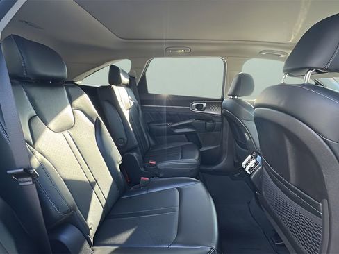 Used 2022 Kia Sorento SX image 25