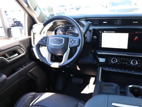 Used 2025 GMC Sierra 2500 Denali w/ Technology Package image 16