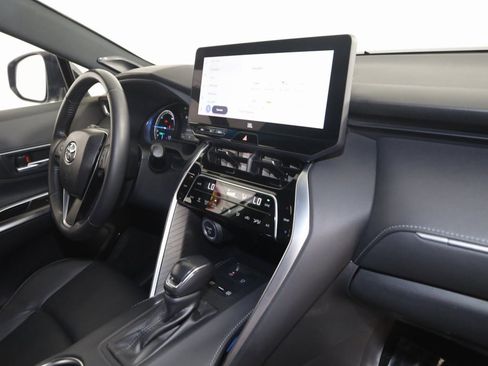 Used 2023 Toyota Venza XLE image 37