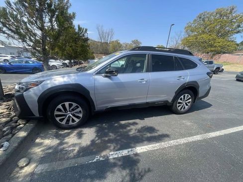 Used 2025 Subaru Outback Premium image 6