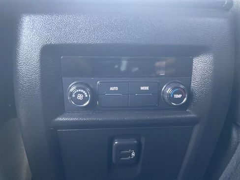 Used 2023 Chevrolet Traverse LT FWD image 20