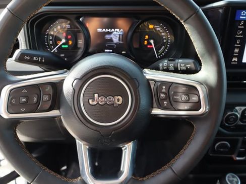 Used 2024 Jeep Wrangler Unlimited Sahara AWD/4WD image 30
