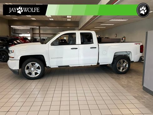 Used 2018 Chevrolet Silverado 1500 Custom w/ Custom Convenience Package AWD/4WD image 3
