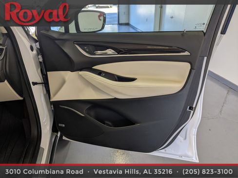 Used 2023 Buick Enclave Essence w/ Experience Buick Package image 7