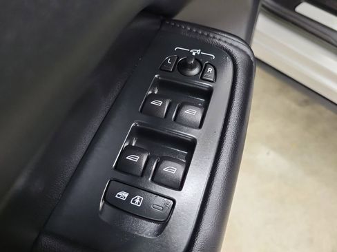 Certified 2023 Volvo XC60 T8 Plus w/ Climate Package image 22