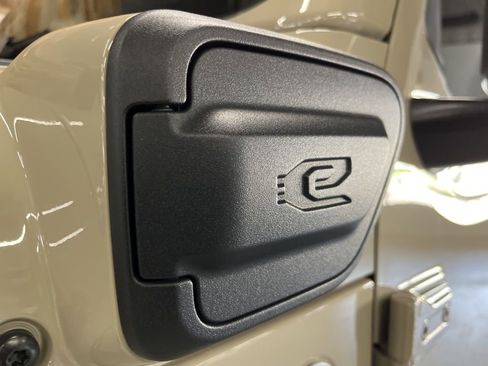 Used 2022 Jeep Wrangler Unlimited Sahara w/ Cold Weather Group AWD/4WD image 9