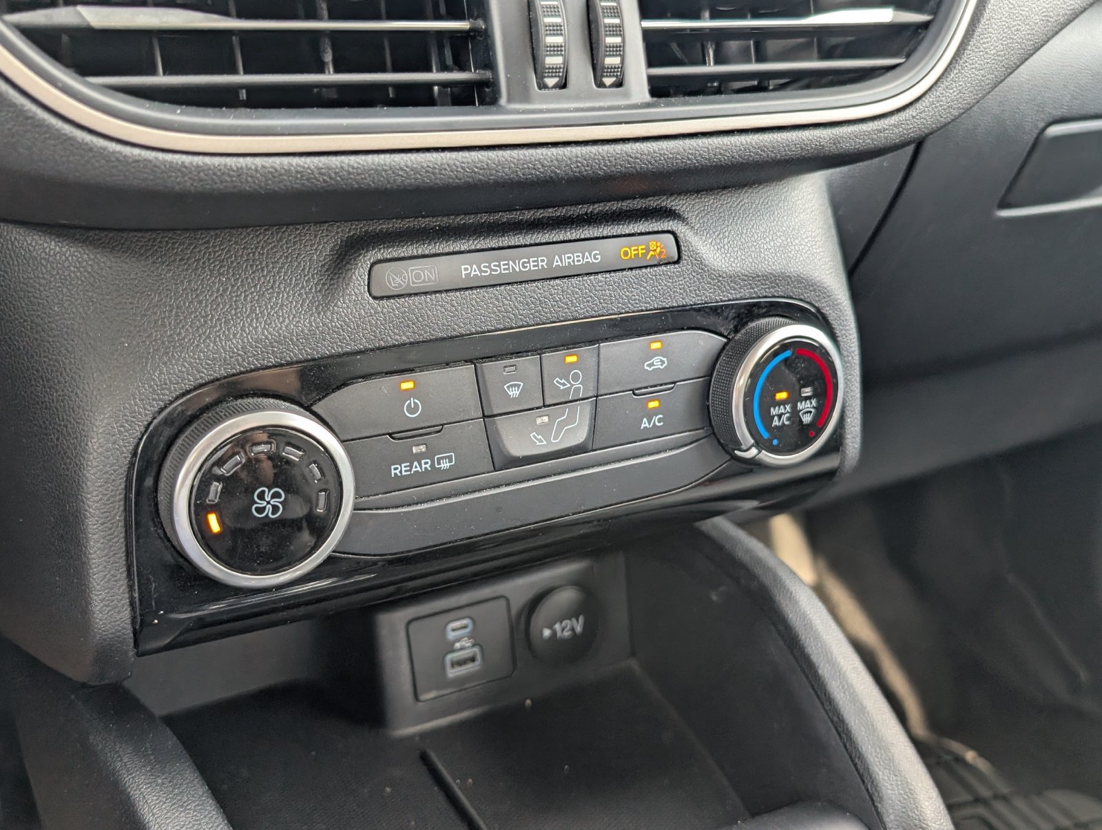 Used 2022 Ford Escape SE FWD image 18