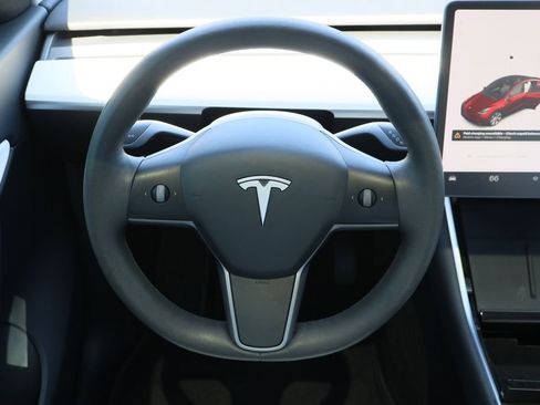 Used 2021 Tesla Model Y Long Range AWD/4WD image 13