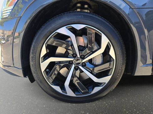 Used 2024 Audi Q8 e-tron Premium Plus w/ Premium Plus Package AWD/4WD image 36