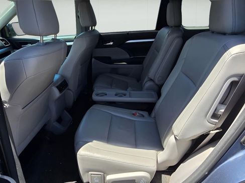 Used 2014 Toyota Highlander XLE AWD/4WD image 11