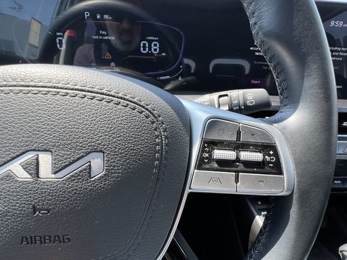 Used 2025 Kia Telluride S FWD image 30