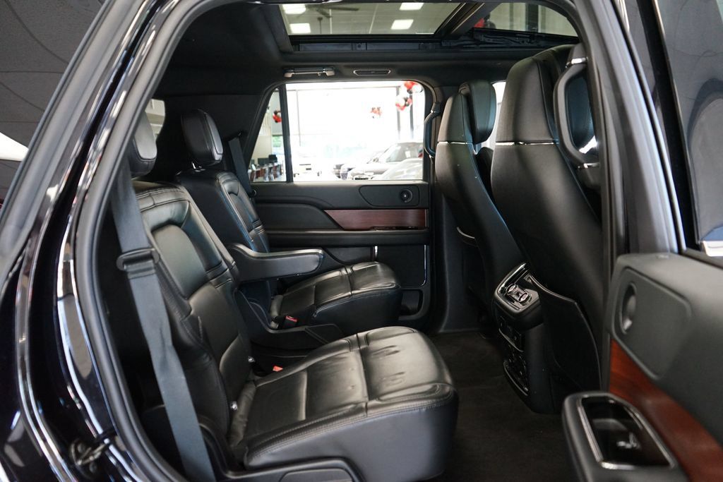 Used 2021 Lincoln Navigator Reserve AWD/4WD image 14