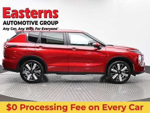 Used 2025 Mitsubishi Outlander SE FWD image 4